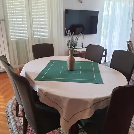 펜션 Family House 오파티아