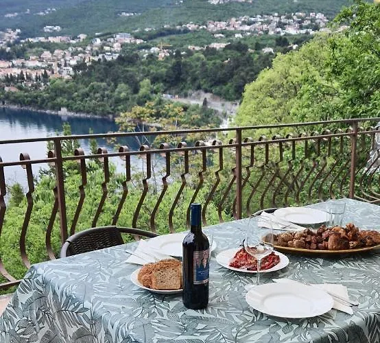 Family House 펜션 *